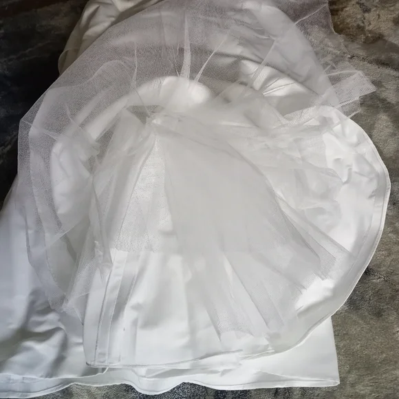EUC David's Bridal strapless wedding dress by Michaelangelo - 14 - Picture 10 of 11